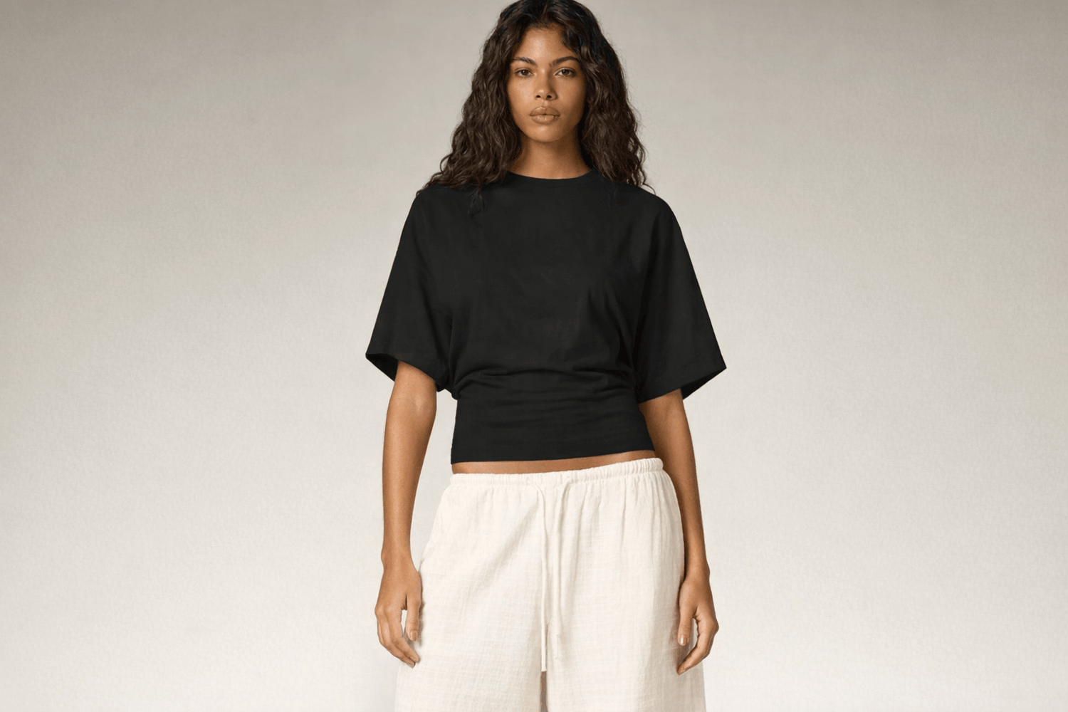 IdyllVie Relaxed Batwing Cotton Tee in Black t-shirt foundation on-model front full with refined IdyllVie styling