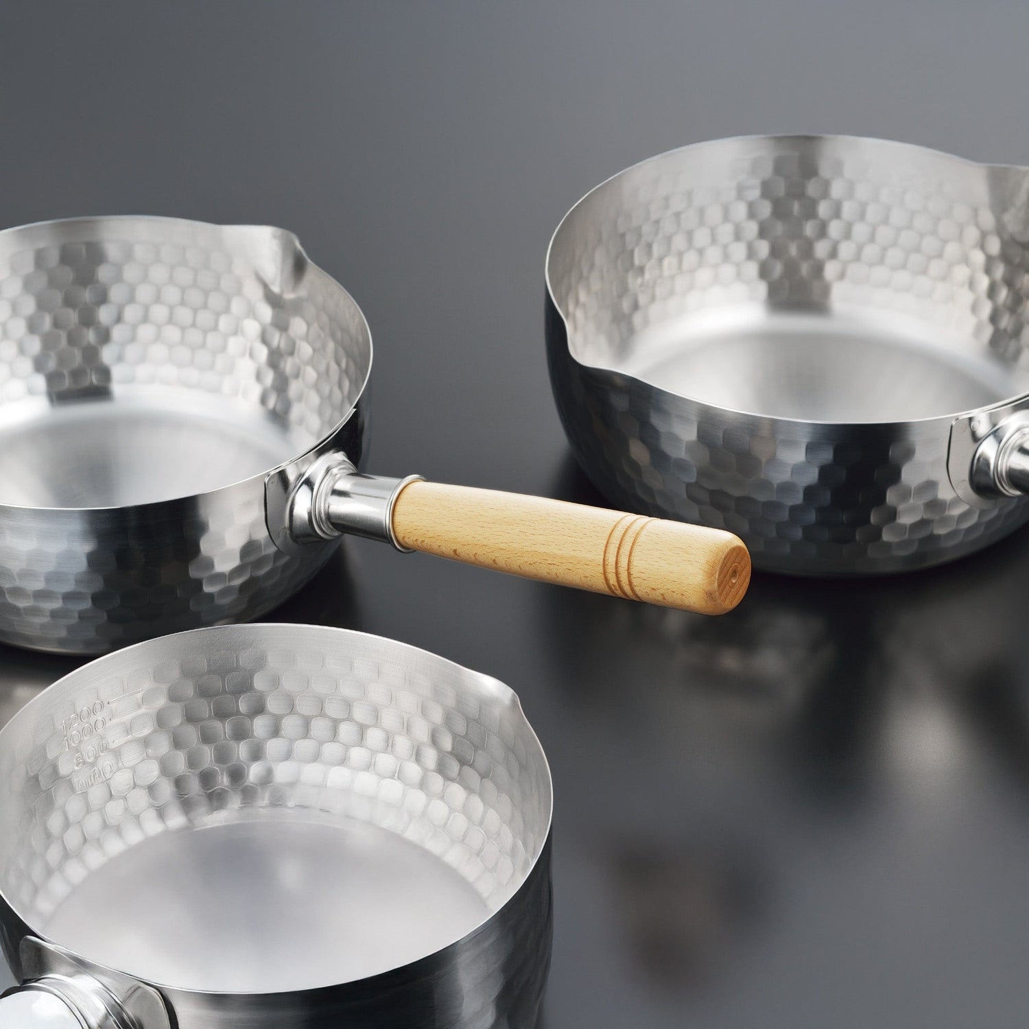 Casserole Yoshikawa Yukihira 20 cm | 2,1 L en acier inoxydable avec poignée en bois
