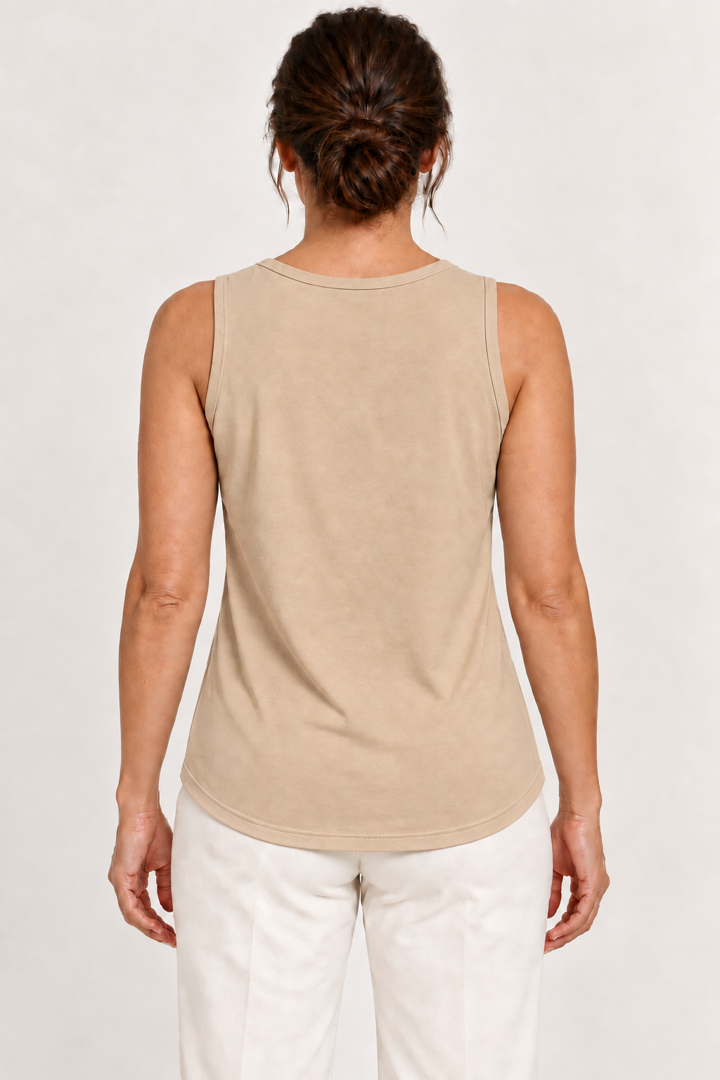 Camel cotton-stretch round-neck tank, model back.