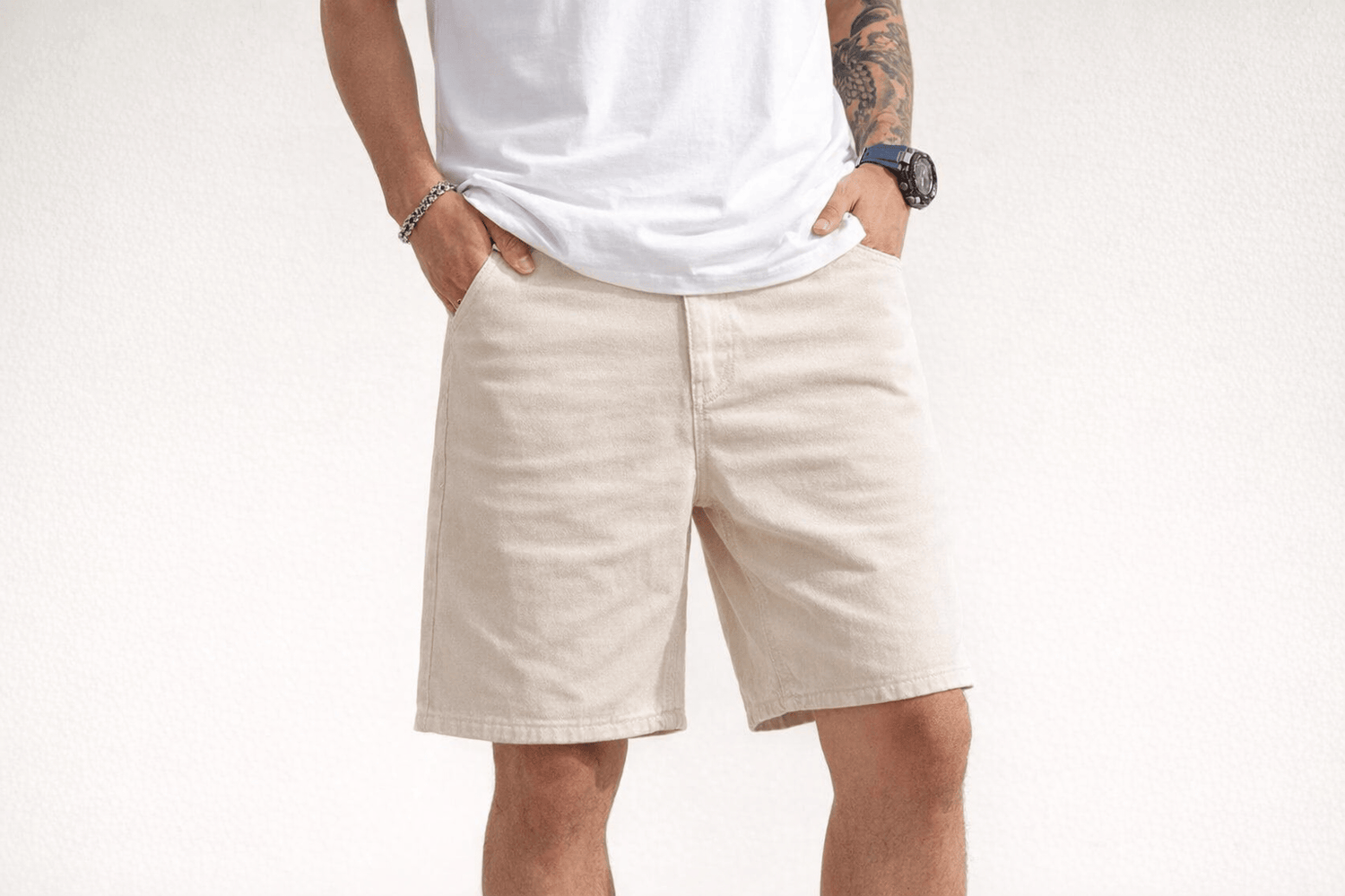 IdyllVie Cream and White Denim Shorts for Men in white cotton, detail product view showing front pockets