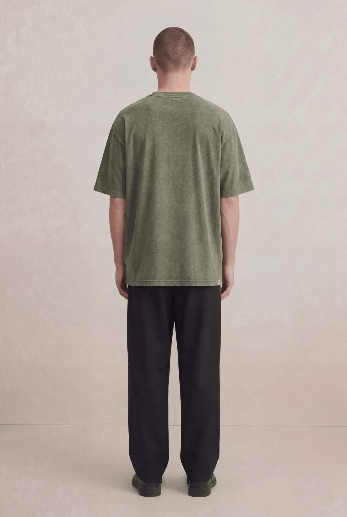 Men's organic cotton stonewashed T-shirt in olive green
