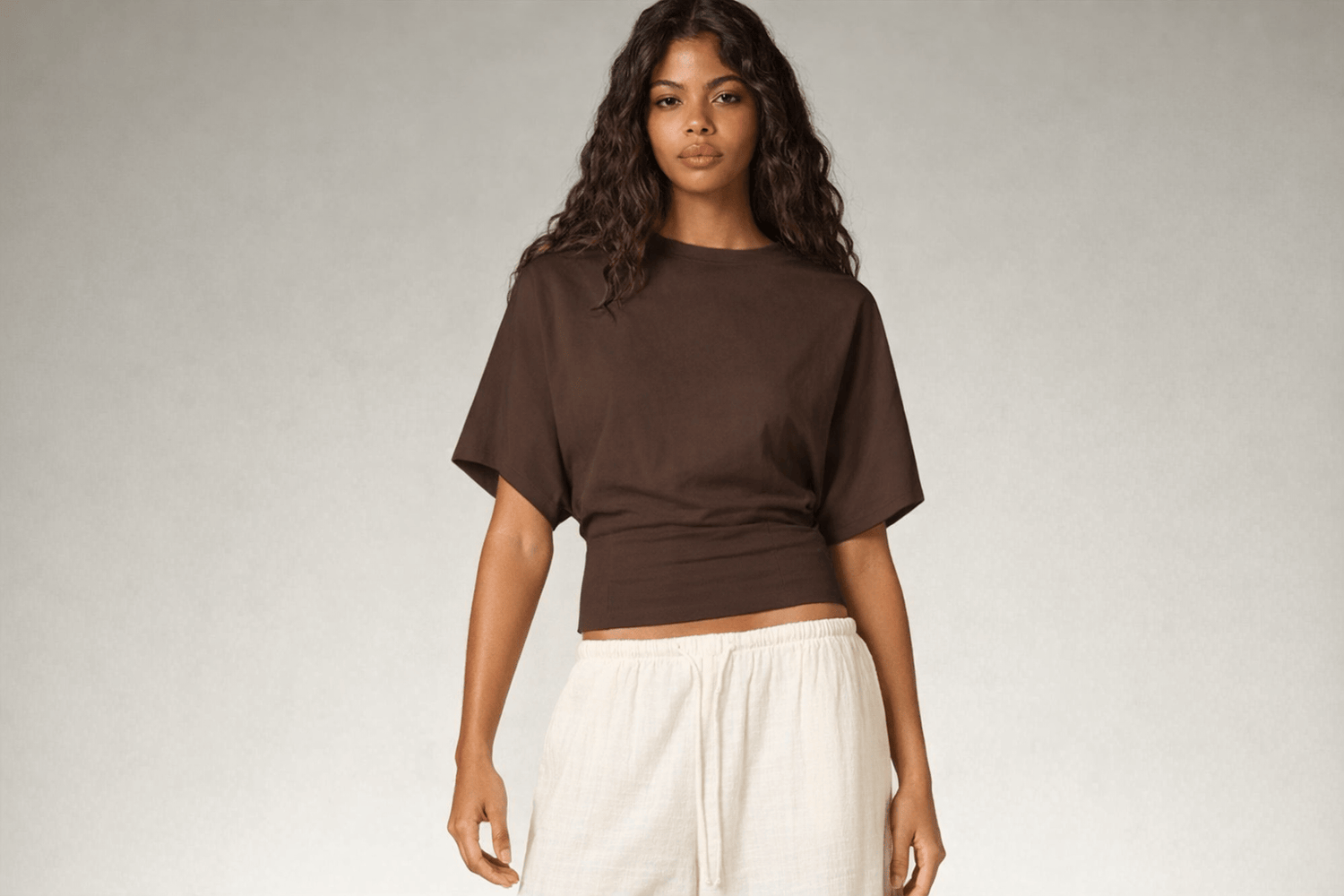 IdyllVie Relaxed Batwing Cotton Tee in Brown t-shirt foundation on-model front angled with refined IdyllVie styling