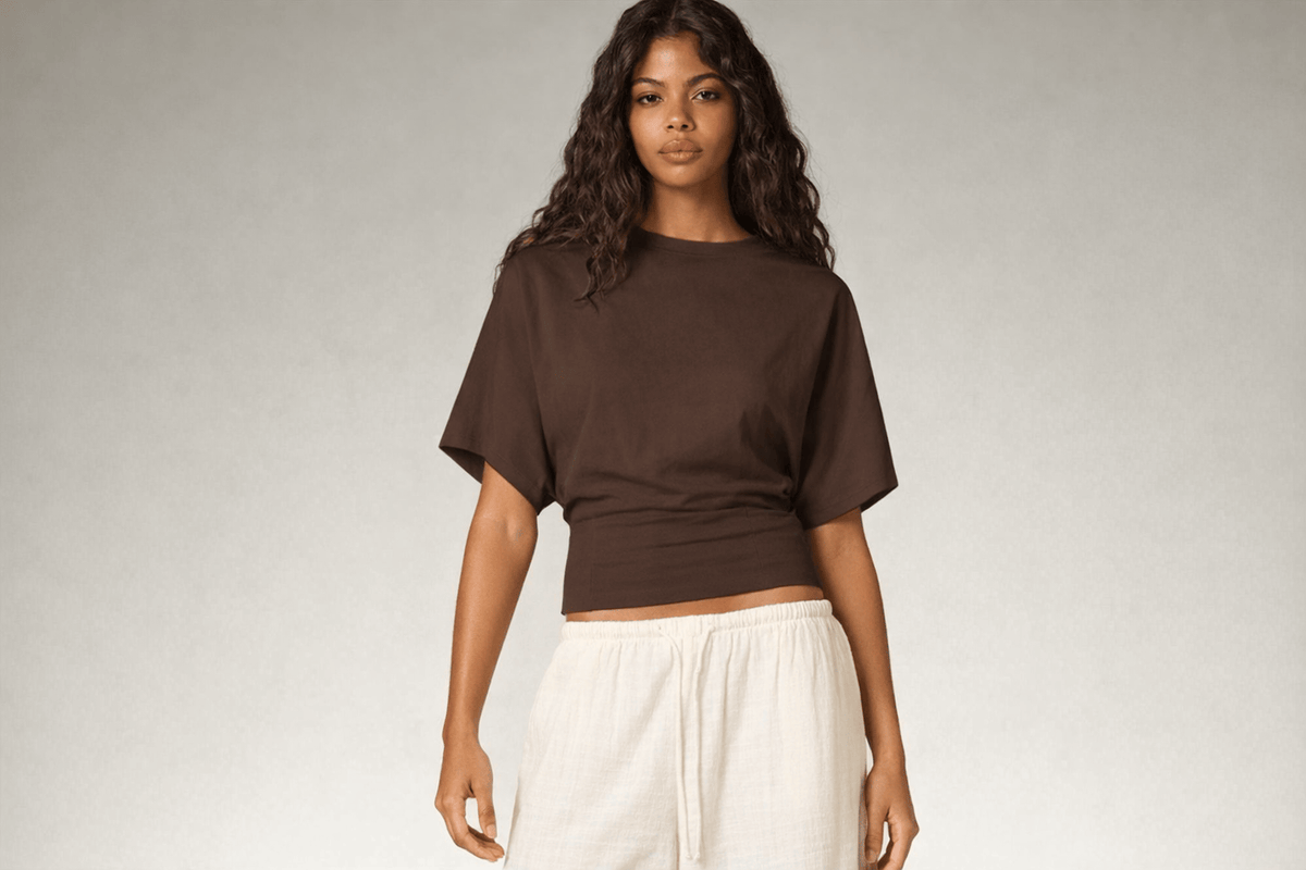 IdyllVie Relaxed Batwing Cotton Tee in Brown t-shirt foundation on-model front angled with refined IdyllVie styling