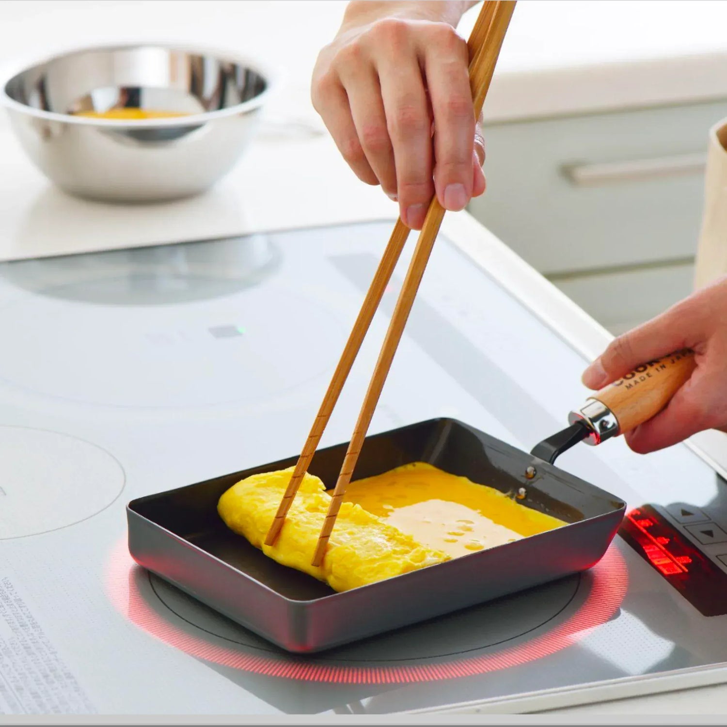 Yoshikawa Cook-Pal Ren Rolled Egg/Omelet Pan (Large)– Nitrided Carbon Steel, Made in Japan in wood, detail product view showing cookware shape