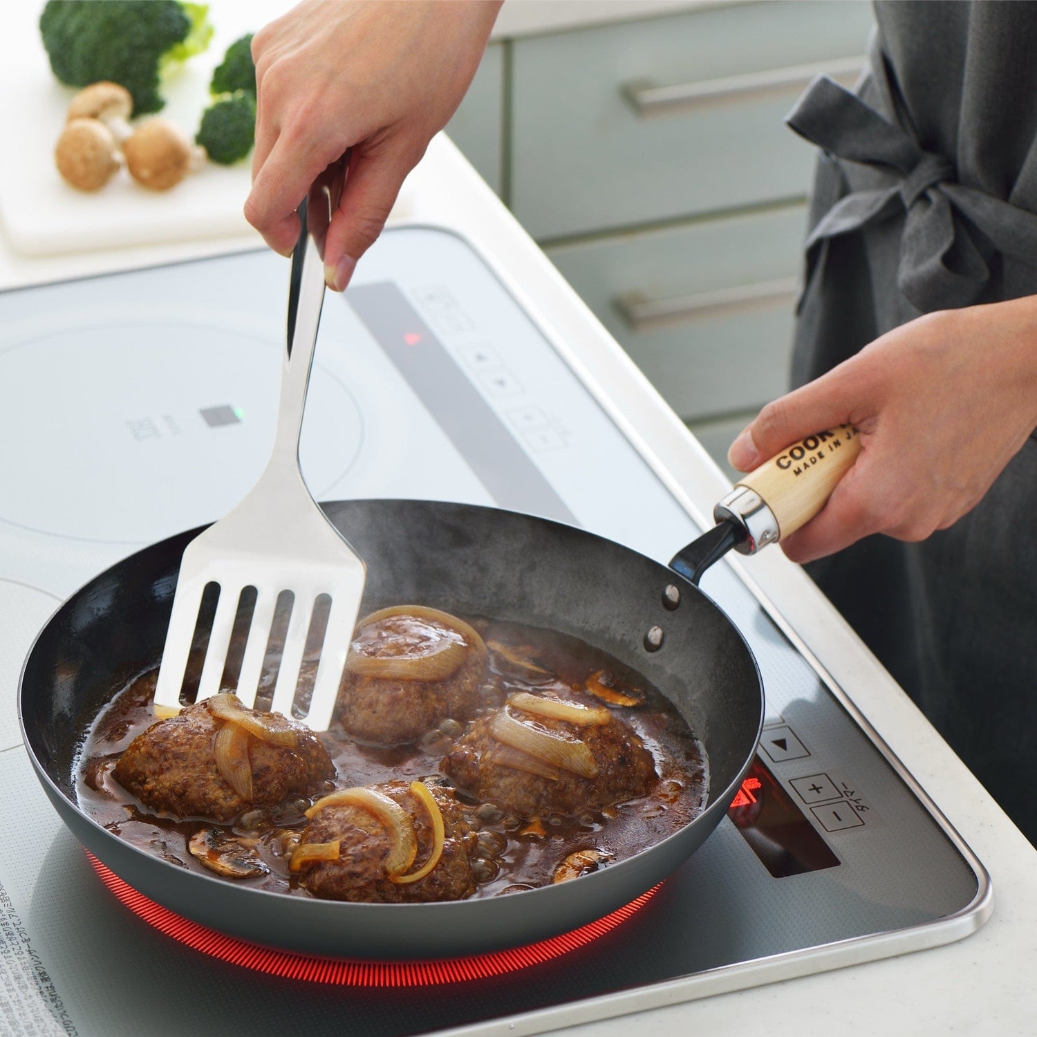Yoshikawa Cook-Pal Ren Deep Frying Pan 24cm– Nitrided Carbon Steel, Made in Japan in wood, lifestyle view showing product details