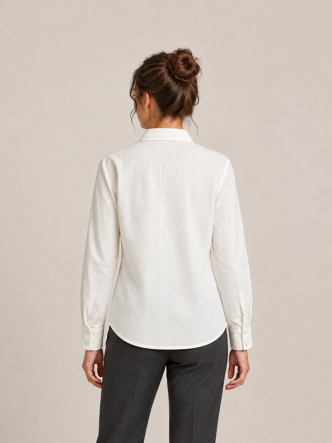 Beige cotton shaped-waist shirt, model back.