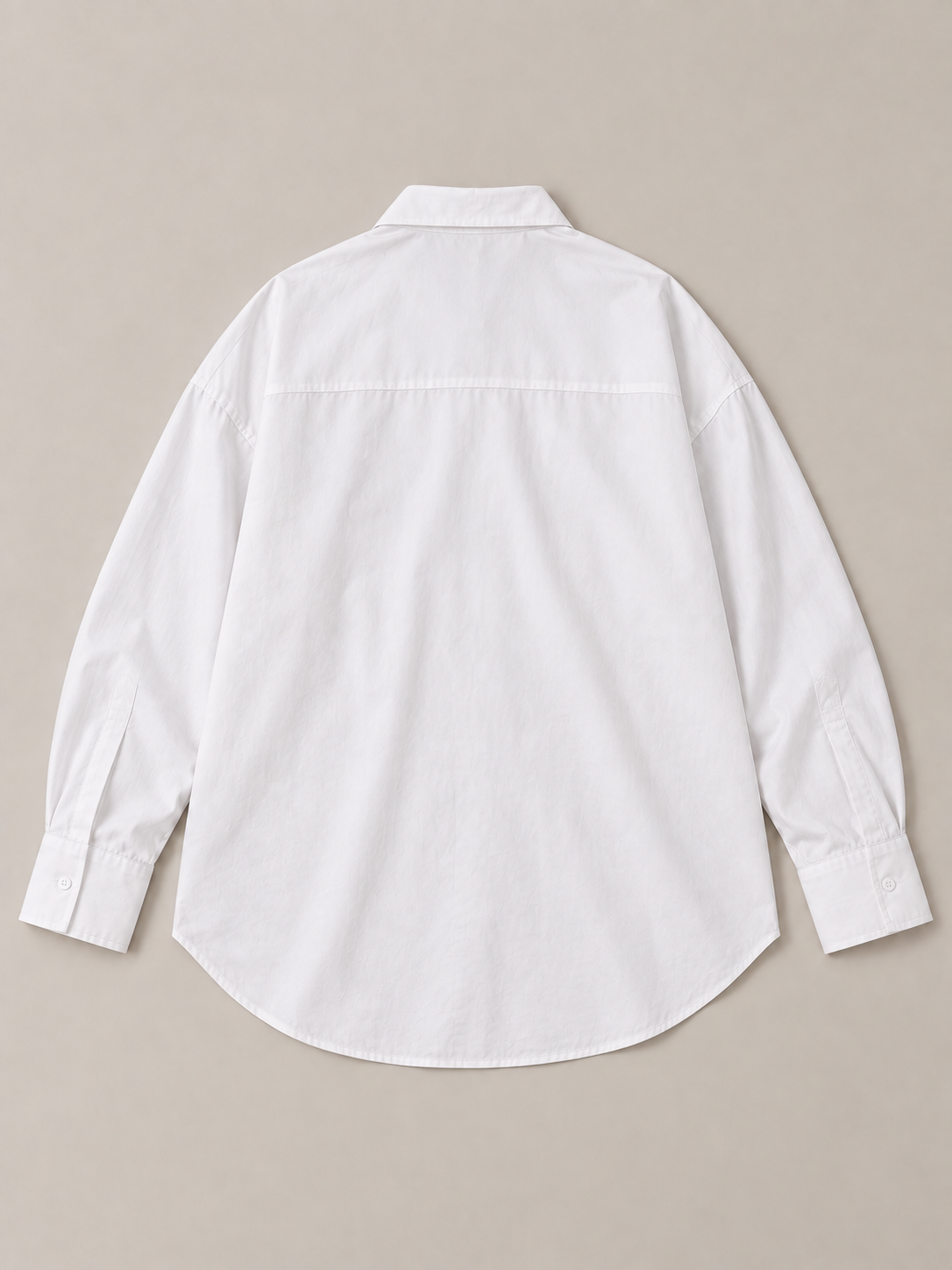 White Curve button-up shirt shown flat from the back; Curve size range 0XL–4XL.